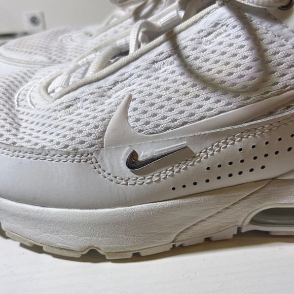 Nike Women's White and Gray Sneakers - Picture 4 of 7